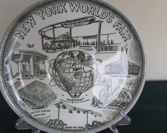 1964 New York World's Fair Souvenir Plate 9" (Green on White)