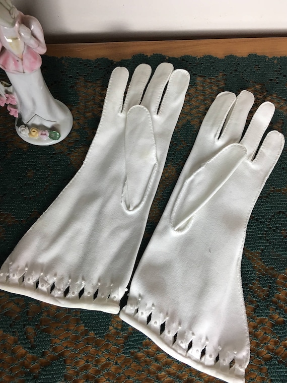 Vintage Ladies White Cotton Gloves 1960s