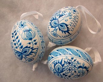 easter egg 3 real chicken eggs adorned with traditional painting technique blue white onion pattern