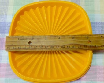 Tupperware 841 Tupperware Lid/Seal.....PreOwned Well cared for.....seals tight