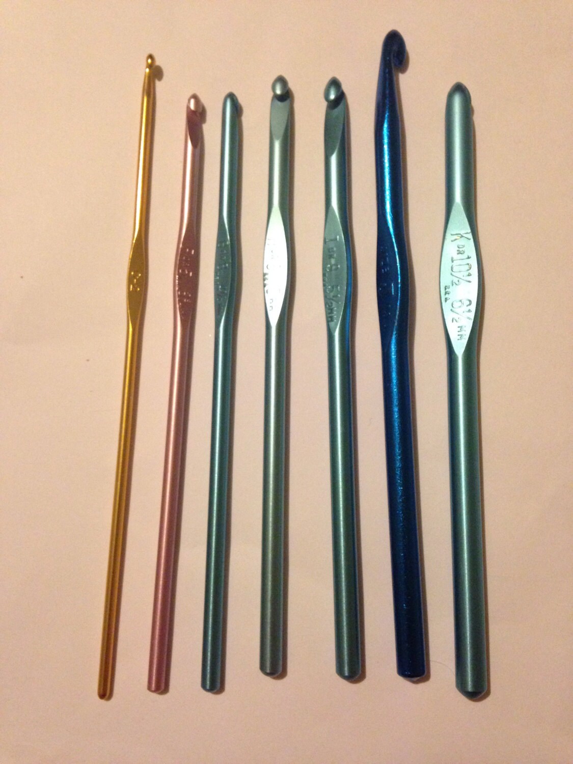 Crochet hooks Boye and Susan Bates from rotarybitsstore on Etsy Studio