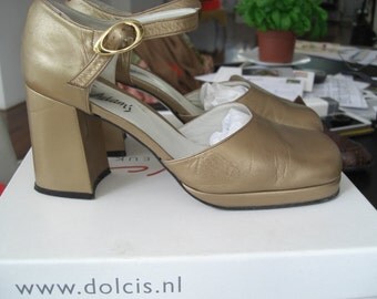 Vintage Leather Golden shoes 90s platform sole in size 37