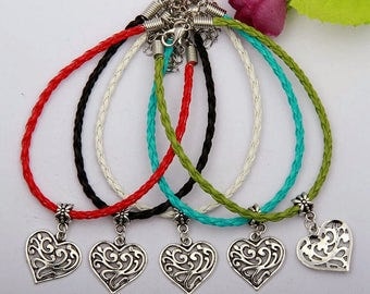 Beautifully Detailed Heart Charm Bracelet