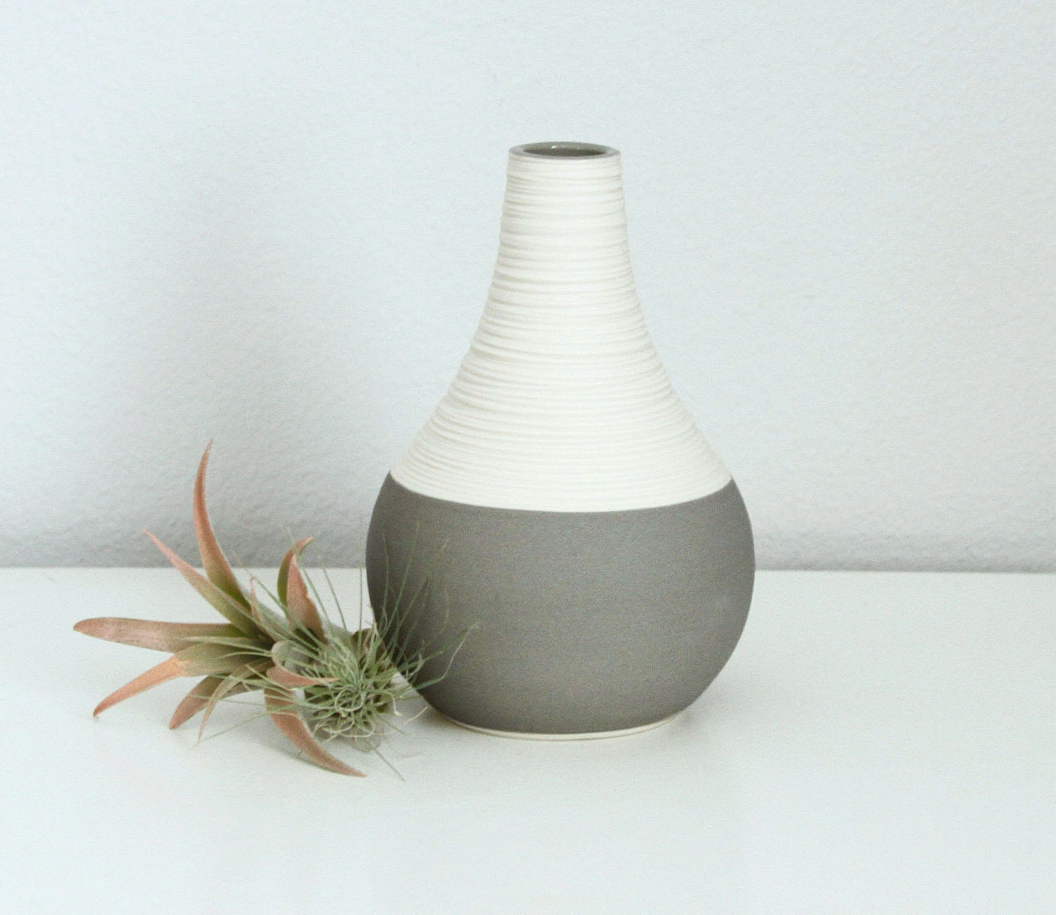 Modern Grey Porcelain Teardrop Vase Textured Short Groove