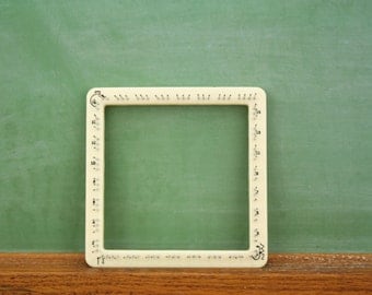 4" Weave It Weaving Loom - Small Vintage Donar White Plastic Craft Loom Frame - Cottage Loom - Tool / Supply