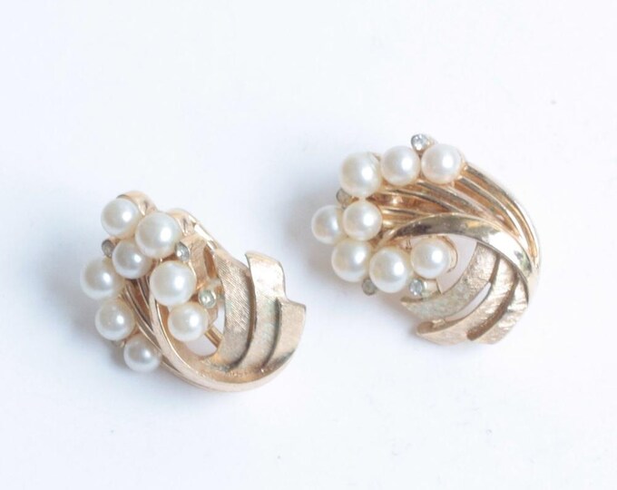 Crown Trifari Faux Pearl Rhinestone Earrings Brushed and Smooth Gold Tone Clip On Vintage