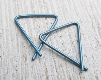 Small Blue Titanium Hoops / Anodized Titanium Hoop Earrings / Triangle Hoops / Triangle Earrings / Petite Earrings / Titanium / 105291