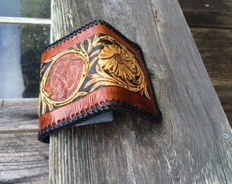 Wallet / Men / Tri Fold / Western / Hand Carved and Tooled / Custom / Hand Crafted / Sheridan / Man /Western / Cowboy Leather Wallet /Flower