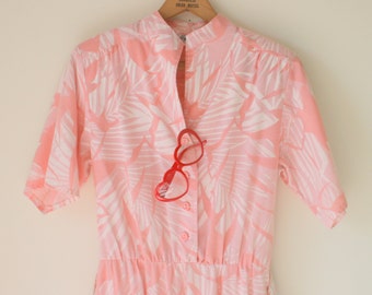 1960s PINK HAWAIIAN Dress....size small medium womens....pink dress. retro. day dress. twiggy. wiggle. twirl. mod. shift dress. summer