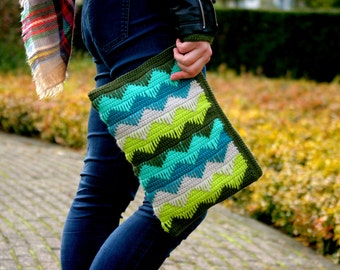 Wristlet Purse Green, Boho Clutch for Her, Accessory Case, Knitted Pouch, Festival Style, Geometric Clutch, Clutch Bag with Strap