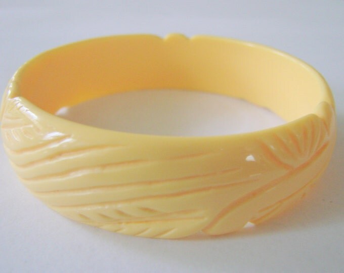 Vintage Carved Lucite Yellow Bangle Bracelet Jewelry Jewellery