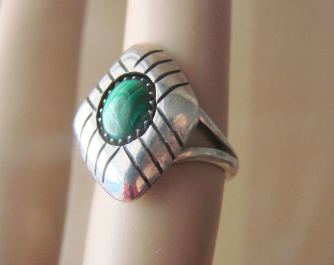 Vintage Artisan Southwestern Sterling Malachite Ring / Size 4.75 / 3.5 Grams / Jewelry / Jewellery