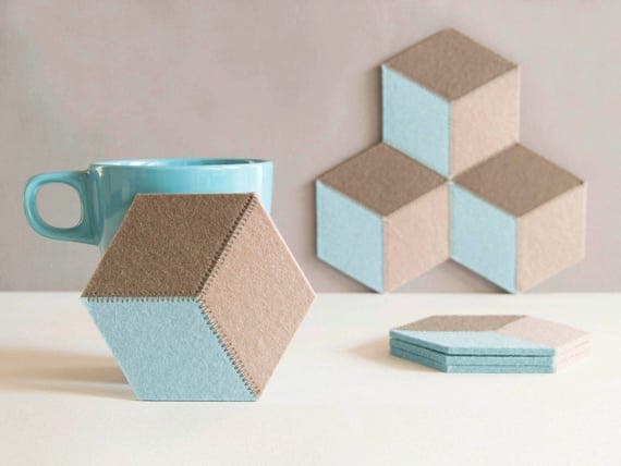 Set of felt coasters / hexagonal coasters / pastel colors / geometric coasters / wool felt coasters / modern home decor / made in Italy