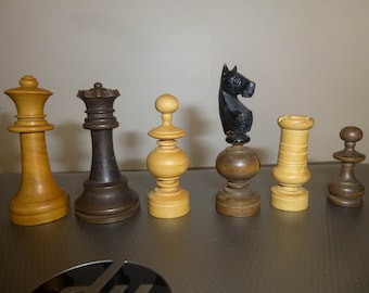 FULL SET - 1910s set of Hand carved wood chess pieces - In original box with instructions