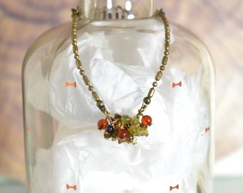Green bracelet Camy brass, Garnet and carnelian