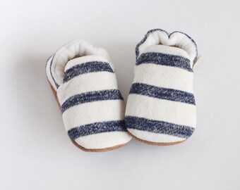Baby shoes - baby booties- Baby moccasins, Toddler booties, toddler shoes, soft sole shoes baby slippers, unise