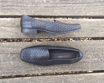 Shoes - Size 7 Black Leather Woven Slip Ons Flats Loafers St Johns Bay Womens
