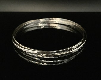 Set of 3 Intertwined Silver Bangle Bracelets - 925 Sterling Silver - Hammered Finish -- Silver Bangles