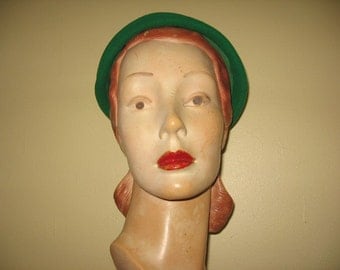 SALE! 1950's Kelly Green Wool Tiered Casque, the "Commuter"!