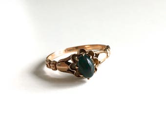 Antique Victorian Bloodstone Solitaire 10K Gold Ring - Buttercup and Tulip Setting - Traditional March Birthstone - Circa 1890s