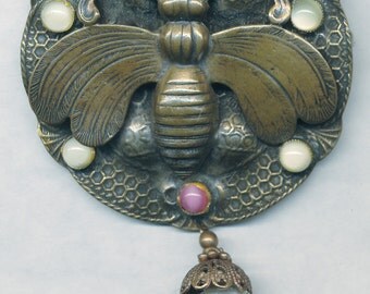 Vintage INSECT PIN with BAROQUE glass Pearl