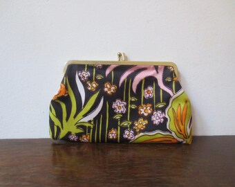 Vintage '60s Mod Pop Black Floral Print Kiss Lock Pouch