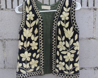 Embroidered Vest Vintage Folk Vest w/ Embroidery Black Velvet Hungarian Small Ethnic Boho Vest