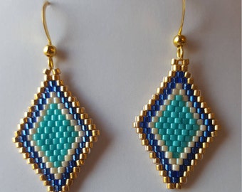 Boucles d'oreille tissées à l'aiguille, perles Miyuki bleu, turquoise, crème et doré