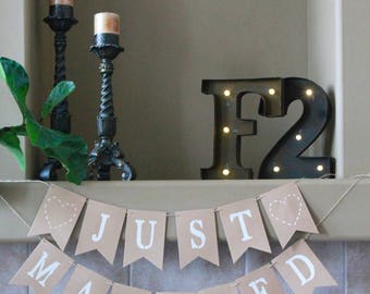Just Married Rustic Banner. Just Married Bunting. Rustic Wedding Decor. Outdoors Wedding. Just Married Photo Prop. Just Married Car Sign