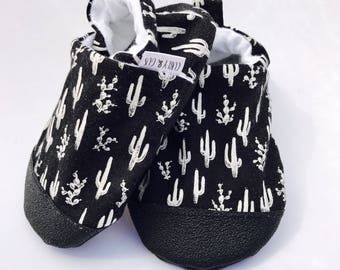 Cactus Baby Shoes, Monochrome Baby Shoes, Southwest Baby Slippers, Soft Sole Baby Shoes, Gender Neutral, Baby Moccasins, Baby Booties