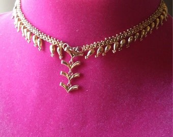 Items similar to Vintage Gold Tone Necklace on Etsy