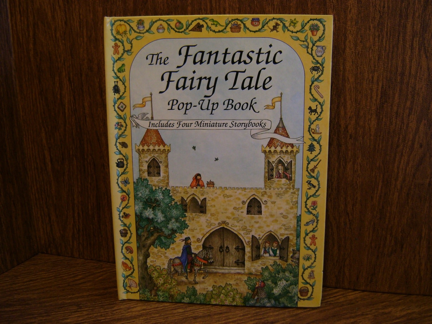 The Fantastic Fairy Tale Pop-Up Book includes 4 Mini books