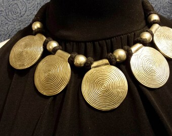 Beautiful 10 in, 5 Silver Discs Necklace