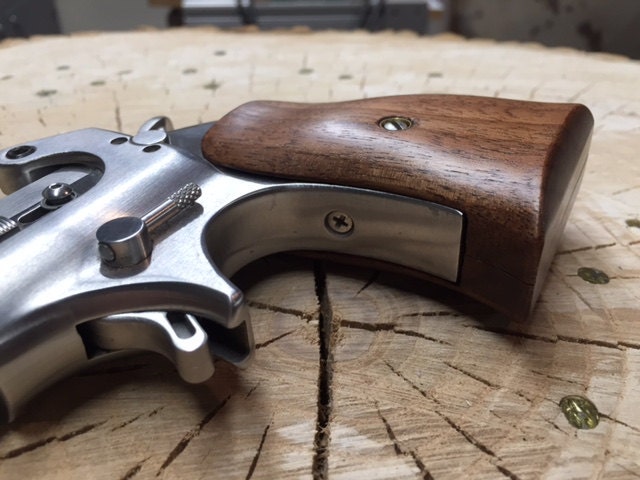 Six Gun Grips for the Bond Arms Derringer