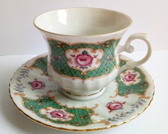SALE Tea cups / Vintage tea cup and saucer / Tea cup royal china / Seltmann Royal China