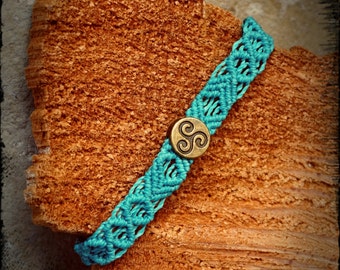 Turquoise macrame bracelet Triskell