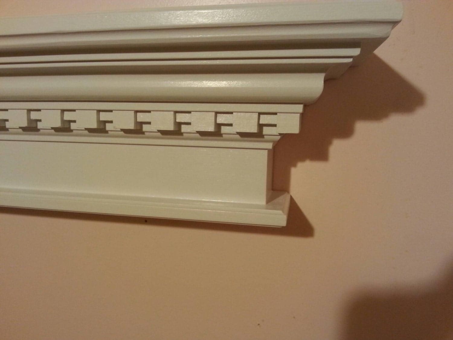 Dental crown molding shelf