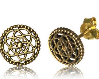 Piecing fleur de vie earring / Brass flower of life ear stud.