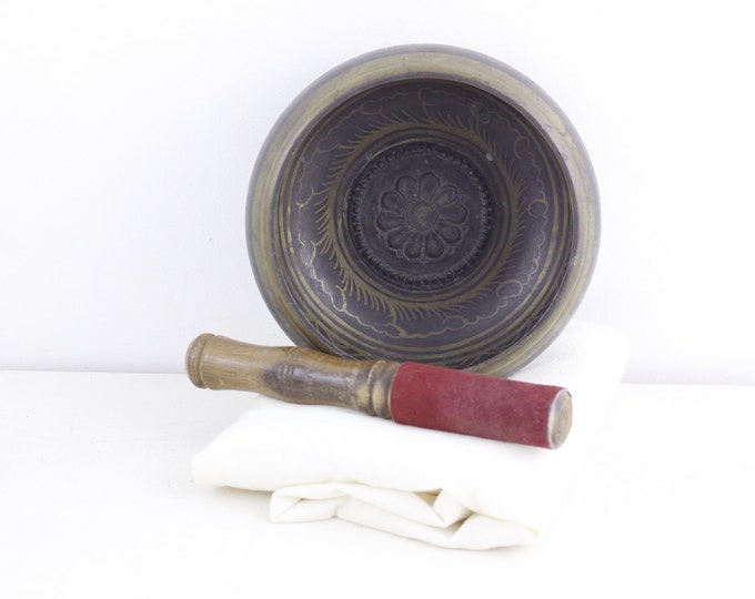 Vintage singing bowl, Tibetan meditation bowl /w wooden striker 6.5", mindfullness bell, healing bell, hand forged bronze vessel,