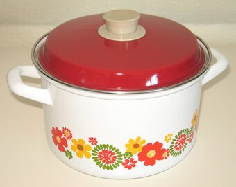 Vintage 70s enamel cooking pot