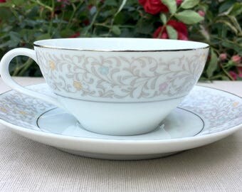 SALE Floral vintage china for 6 (36 pieces)
