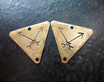 Antiqued Brass Crossed Arrows Triangle Charms - 1 Pair - 18mm Double Hole Charms