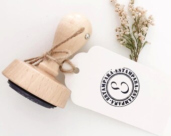 Logo stamp. Sello logo. Logo Stempel. Custom stamp with your logo. Personalisierter Stempel mit deinem Logo. Sello personalizable con logo