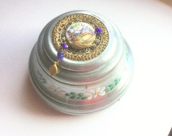 Aluminum Music Box by Lister Products, Face Powder Box, Music "White Christmas" Trinket Box, Cosmetic Powder Box
