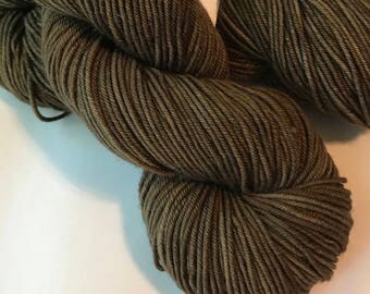STAPLE Superwash merino worsted yarn, Espresso