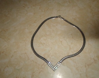 vintage necklace silvertone chain rhinestones v
