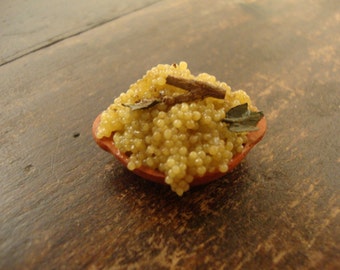 Miniature bowl with grapes