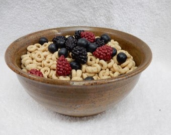 Stoneware Pottery Cereal/ Ice Cream Bowl. Approx. 6" dia. x 3" tall. Holds 4 cups.