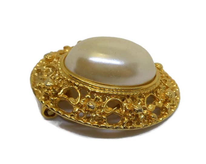 FREE SHIPPING Gold scarf clip ring, oval faux pearl cabochon, gold tone open work frame, scarf slide, sweater clip, vintage
