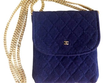 Vintage Chanel navy quilted jersey fabric mini pouch, coin purse, long necklace with golden chain and CC motif. Great gift Chanel jewelry